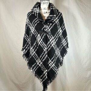Plaid Shawl Cape Poncho Women’s One Size Toggle Closures Black White Cowl Neck